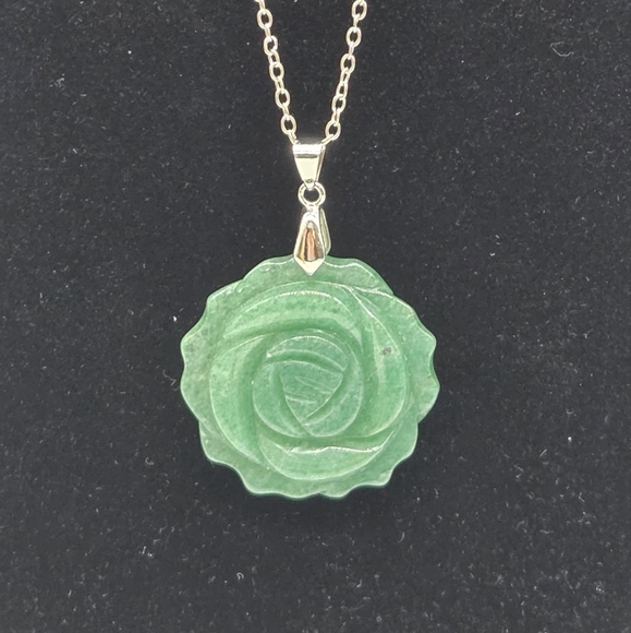 🎁🌹Green Adventurine Natural Healing Green Carved Rose Pendant Silver Necklace - Picture 1 of 9